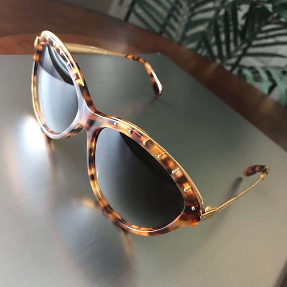 Alexander McQueen Accessories - Alexander McQueen Sunglass